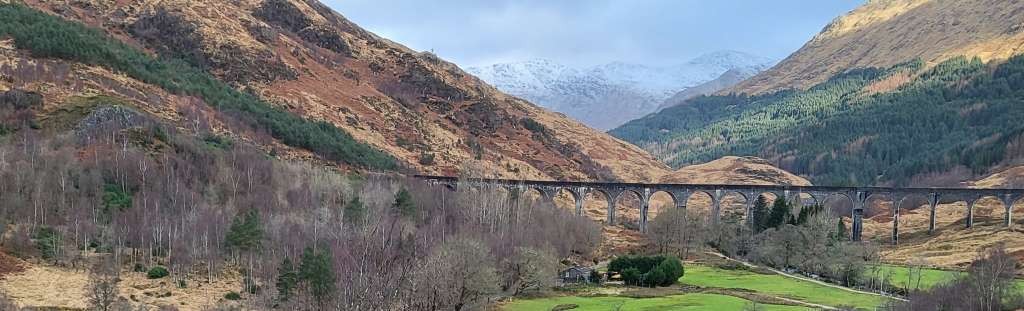 Viaduct passing over a valley